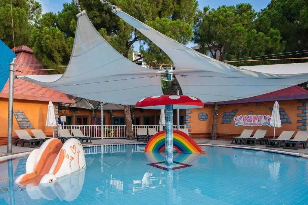 استخر کودکان هتل پاپیلون آیشا آنتالیا